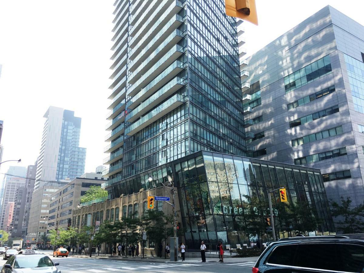 Altitude Suites Bay Street - Holiday Bonus - Free Parkingトロント エクステリア 写真