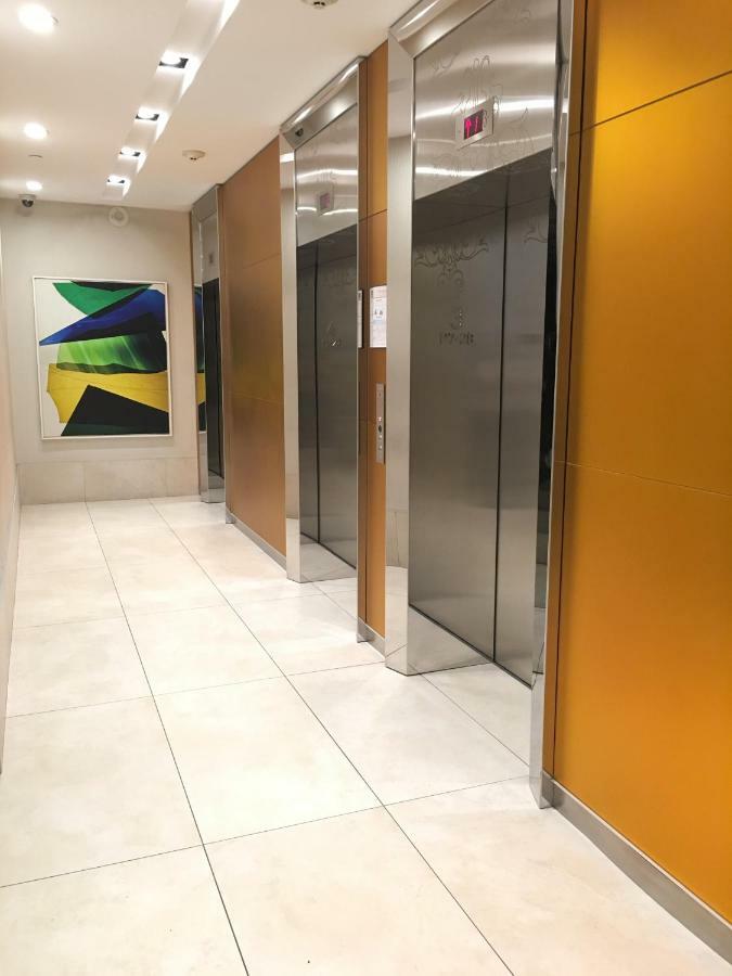 Altitude Suites Bay Street - Holiday Bonus - Free Parkingトロント エクステリア 写真